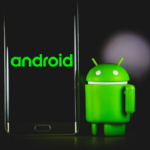 green frog iphone case beside black samsung android smartphone — Foto por Denny Müller na Unsplash